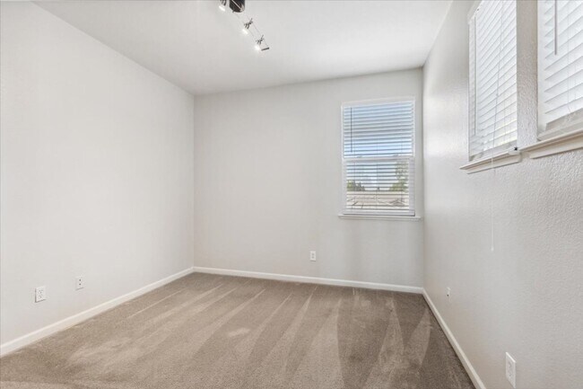 Building Photo - 5409 Banfield Dr
