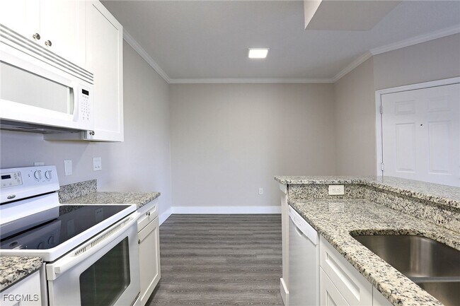 Building Photo - 11480 Villa Grand