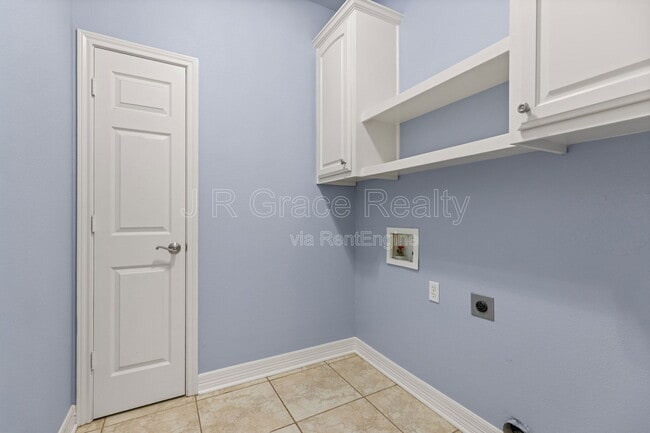 Building Photo - 1405 Gunnison Dr