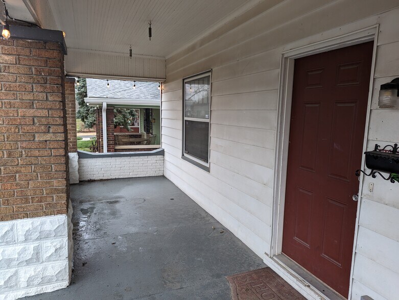 Big front porch in a very friendly neighborhood. - 1042 Cameron St