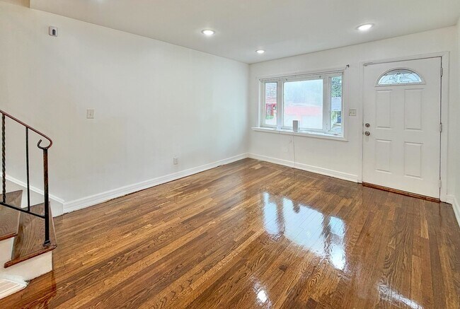 Building Photo - 8 Van Nostrand Ave