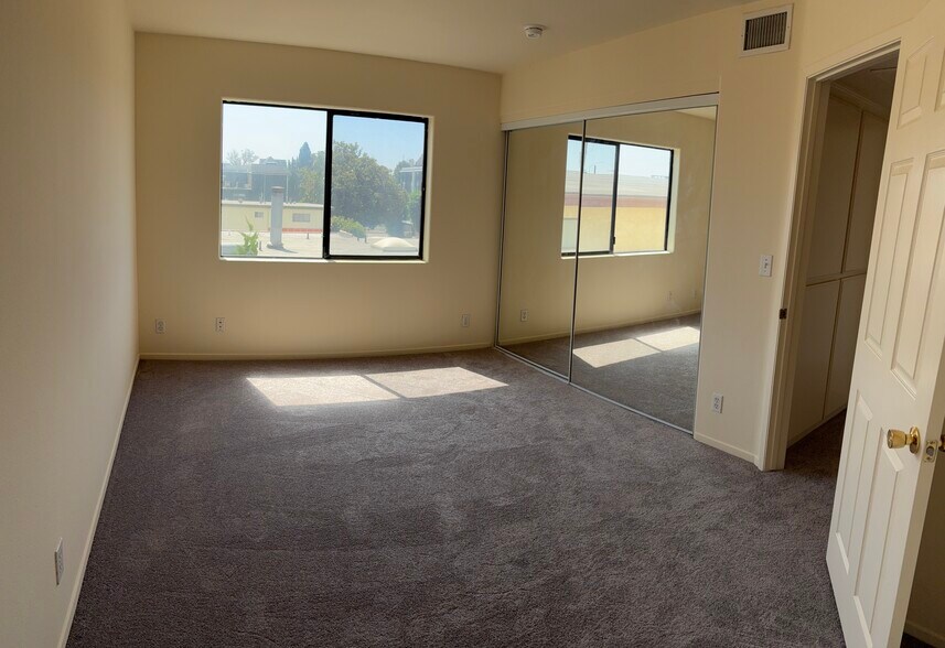 west bedroom - 2470 Corinth Ave