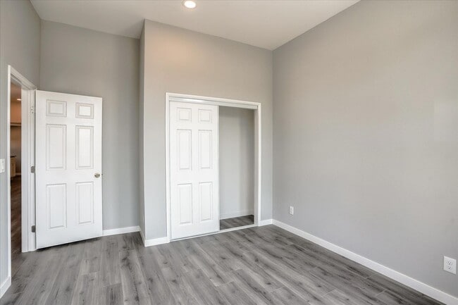 Building Photo - $1,500 MOVE IN SPECIAL!! 3 BED/2 BATH HOME UPPER UNIT AVAIABLE FOR RENT IN OAKLAND, CA!!!!