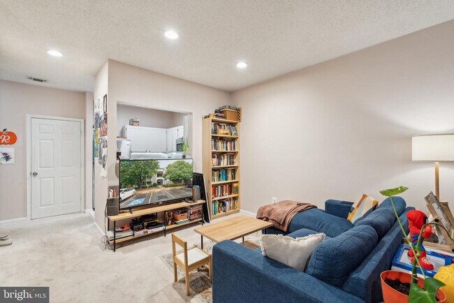 Building Photo - 1708 Lake Shore Crest Dr
