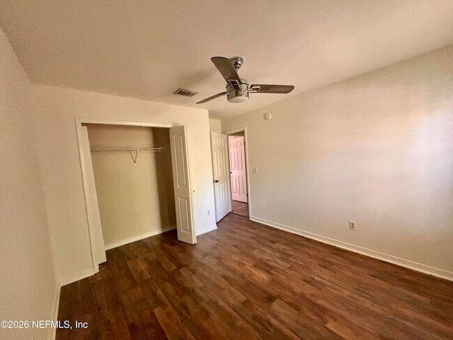 Building Photo - 5449 Fort Caroline Rd