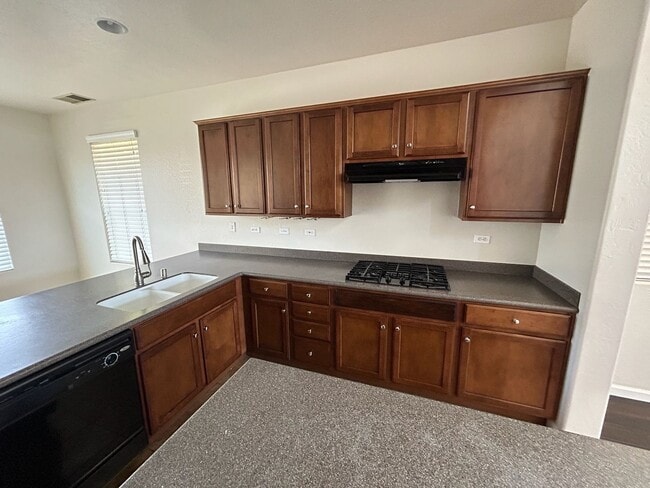 Building Photo - Beautiful 2 bedroom 2.5 bath home in Avalon Gated Community!!