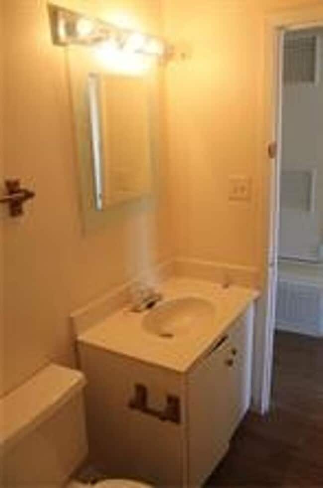 Building Photo - 2408 Longview St