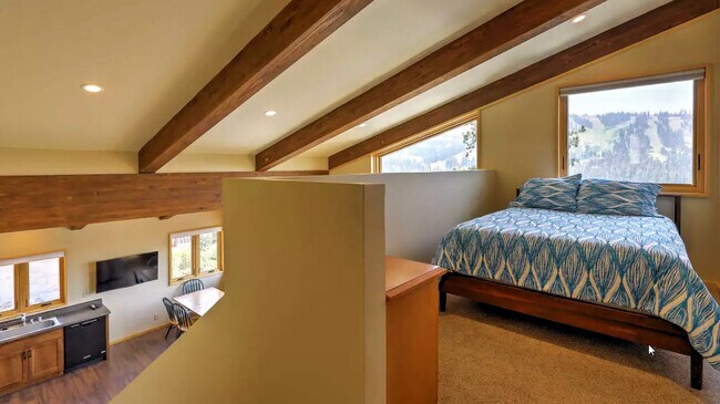 Building Photo - 58330 Donner Summit Rd