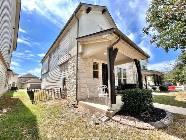 Building Photo - Beautiful and Contemporary 3 BR / 2.5 BA H...