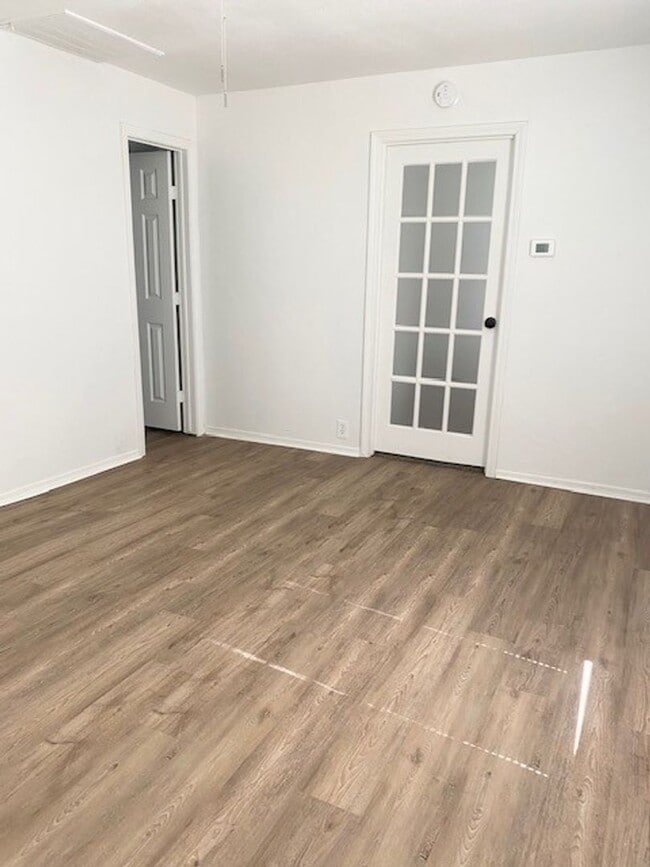 Building Photo - Charming Home located in the center of town!