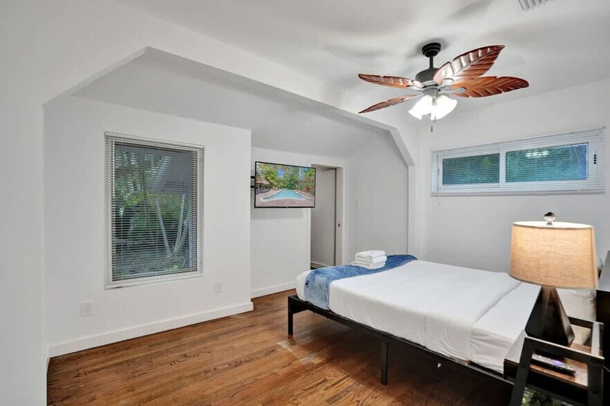 Building Photo - 1115 SW 4th St