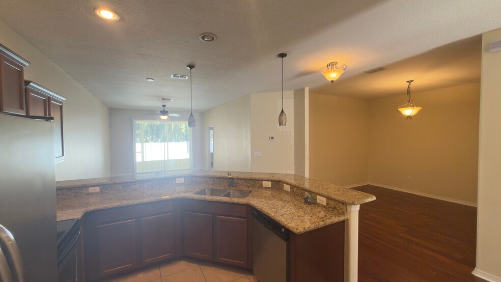 Building Photo - 4008 Shade Tree Ln