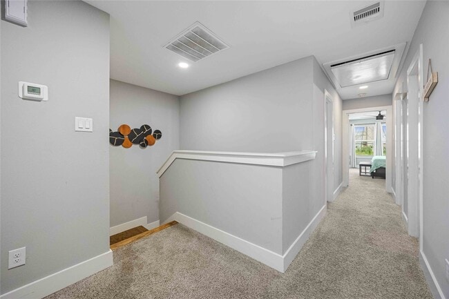 Building Photo - 9941 Lanewell St