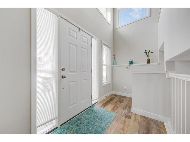 Building Photo - 1731 Riverside Dr