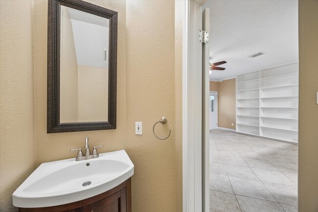Building Photo - 9 E Willowood Ct