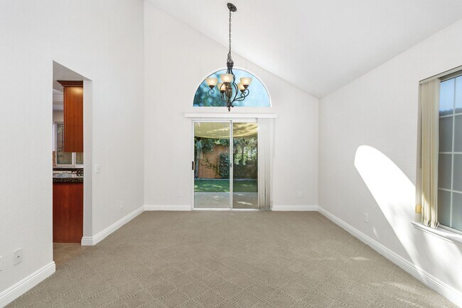 Building Photo - 30207 Silver Ridge Ct