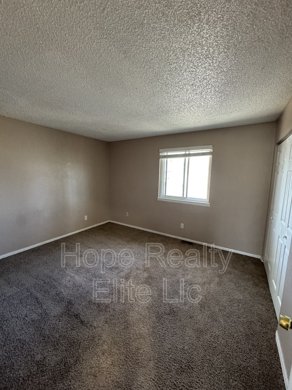 Building Photo - 2522 Knob Hill Ct