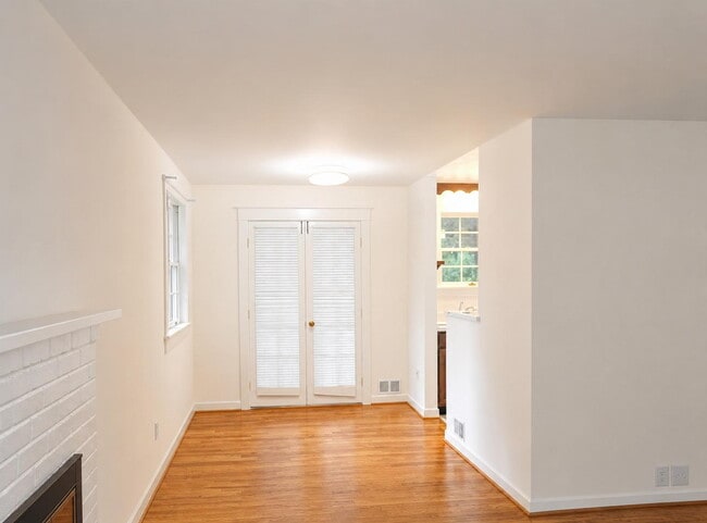 Building Photo - Elegant Split-Level Living in Prime Falls Church Location