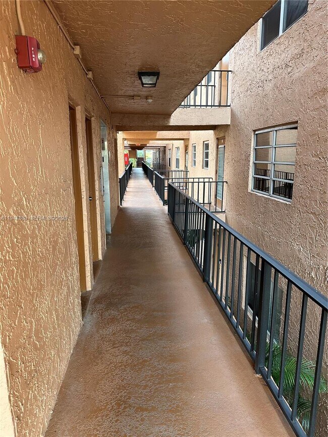 Building Photo - 3048 Sunrise Lakes Dr E