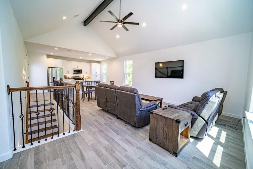 Building Photo - 4706 Idaho St