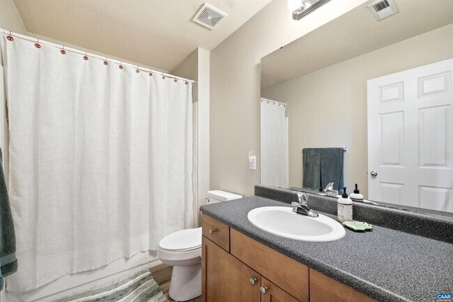 Building Photo - 122 Yellowstone Dr