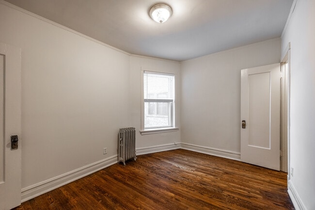 Building Photo - 1432 W Jonquil Terrace