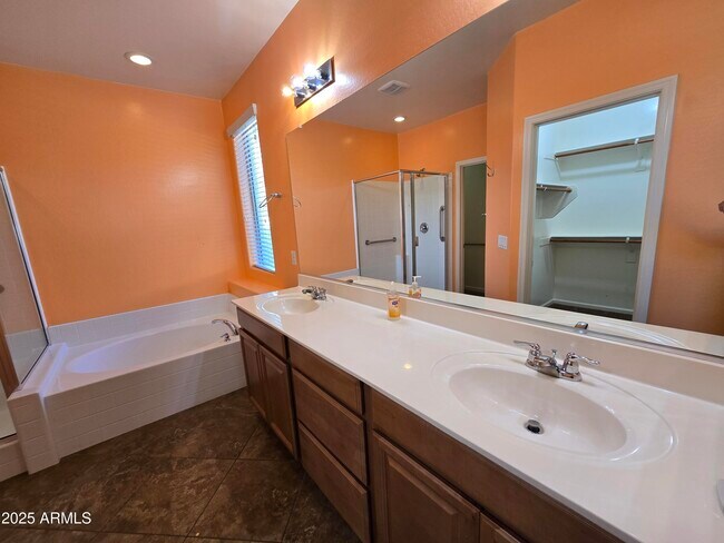 Building Photo - 851 E Aberdeen Dr