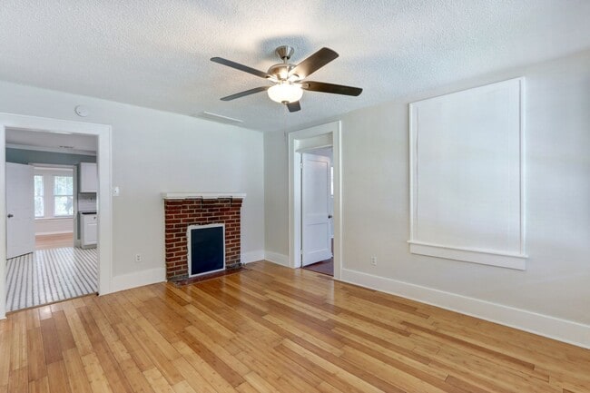 Building Photo - Four Bedroom - Two Bathroom - Single Famil...