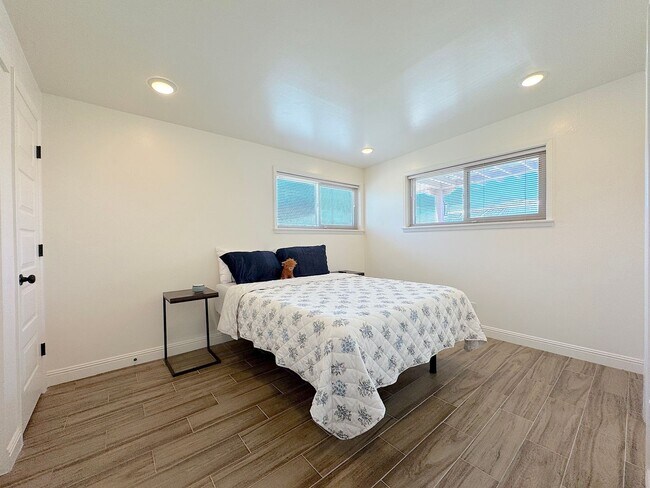 Building Photo - Northeast El Paso 4 Bed Refrig A/C!