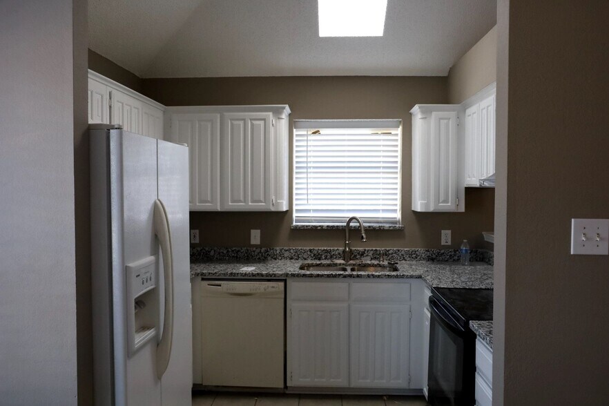 Building Photo - 116 Misty View Ln