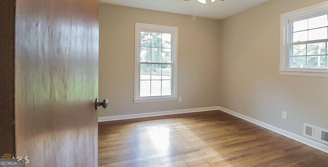 Building Photo - 99 Woodvalley Dr