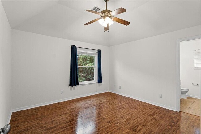 Building Photo - 2304 Village View Loop