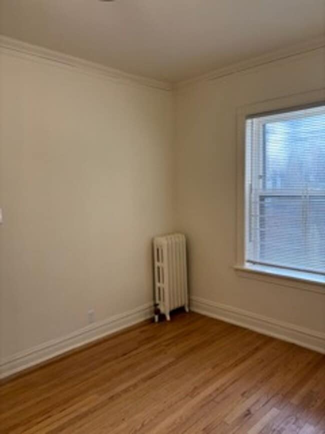 Building Photo - Wrigley Field Just A Mile Away - One Bedroom