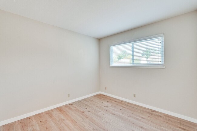 Building Photo - 6651 Bunker Hill Ct