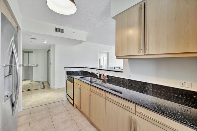 Building Photo - 2080 S Ocean Dr