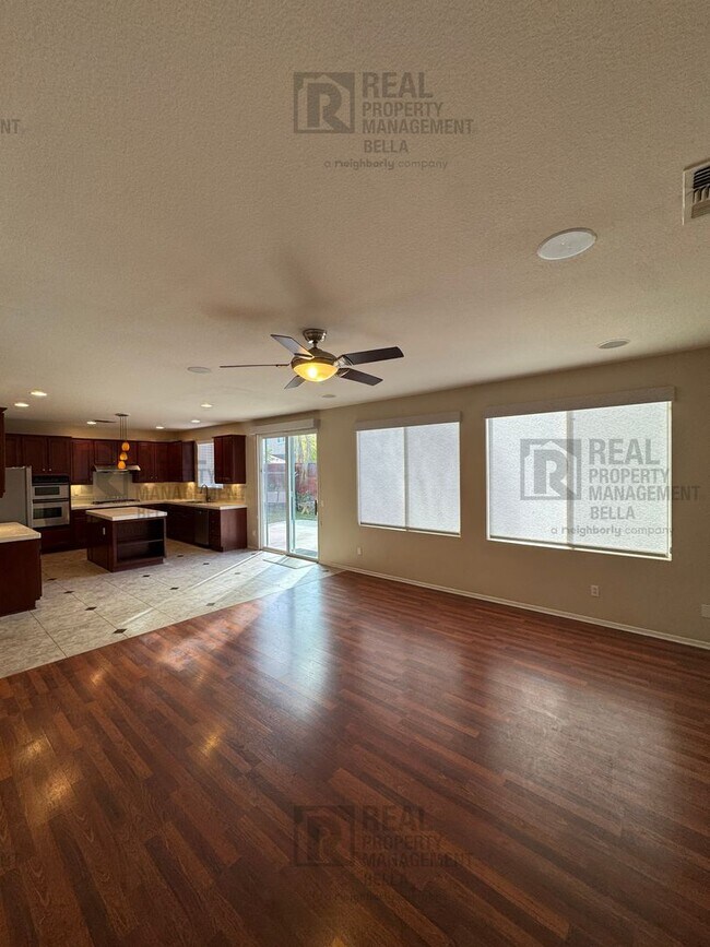 Building Photo - Spacious & Stylish 5-Bed, 3-Bath Home in Prime Murrieta Location