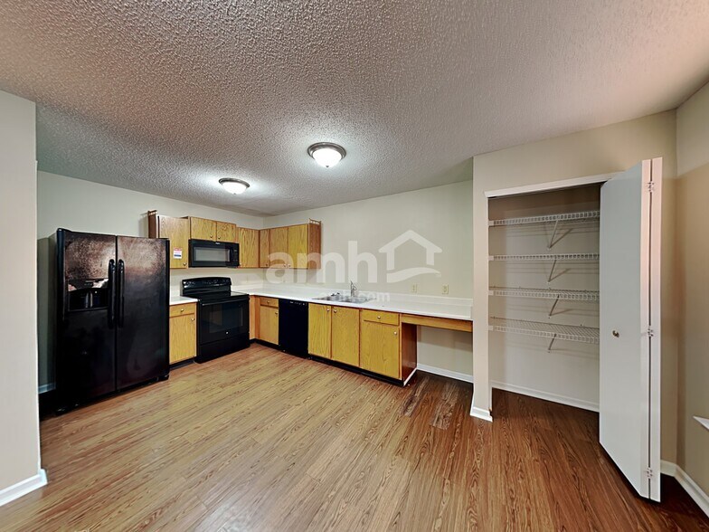 Building Photo - 8514 Bluff Point Dr