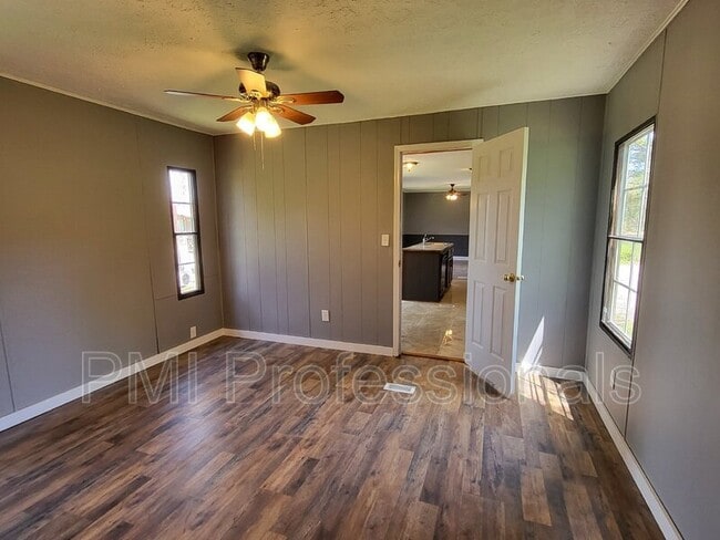 Building Photo - 925 Cranor Rd