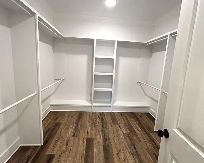 Building Photo - 300 N Rayleigh Dr