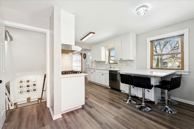 Building Photo - 507 S Waterman Ave