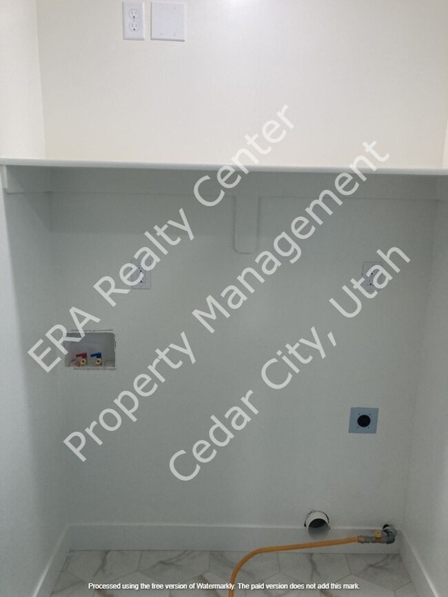 Building Photo - Move-In Discount!! - 3 Bed - 2.5 Bath - Large Condo - 2 Car Garage