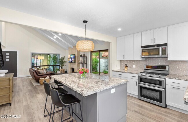 Building Photo - 5822 N Scottsdale Rd