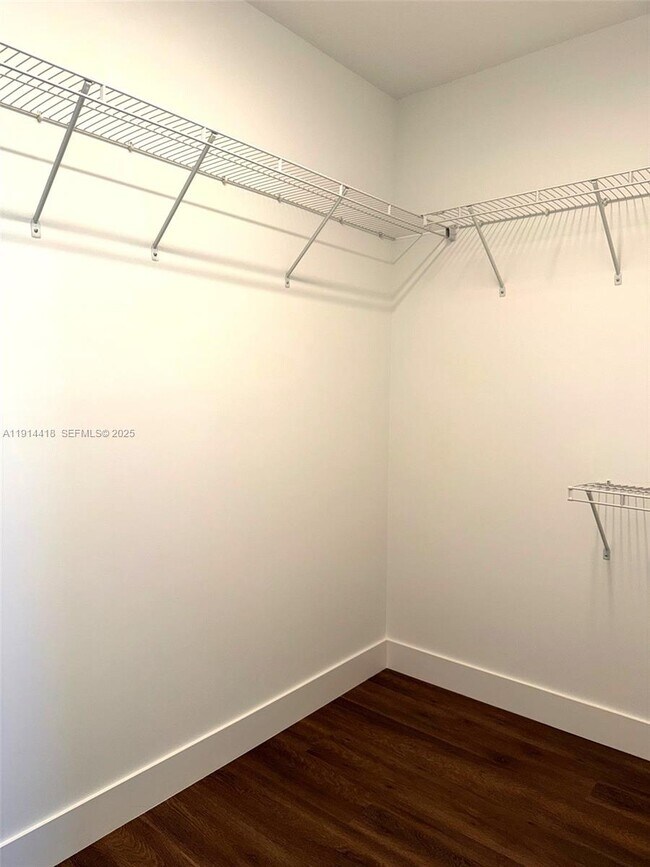 Building Photo - 1438 SW 23rd St