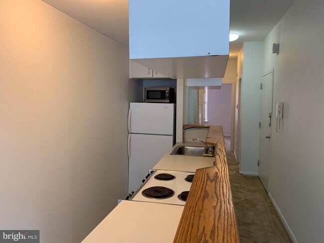 Building Photo - 1203 Locust St