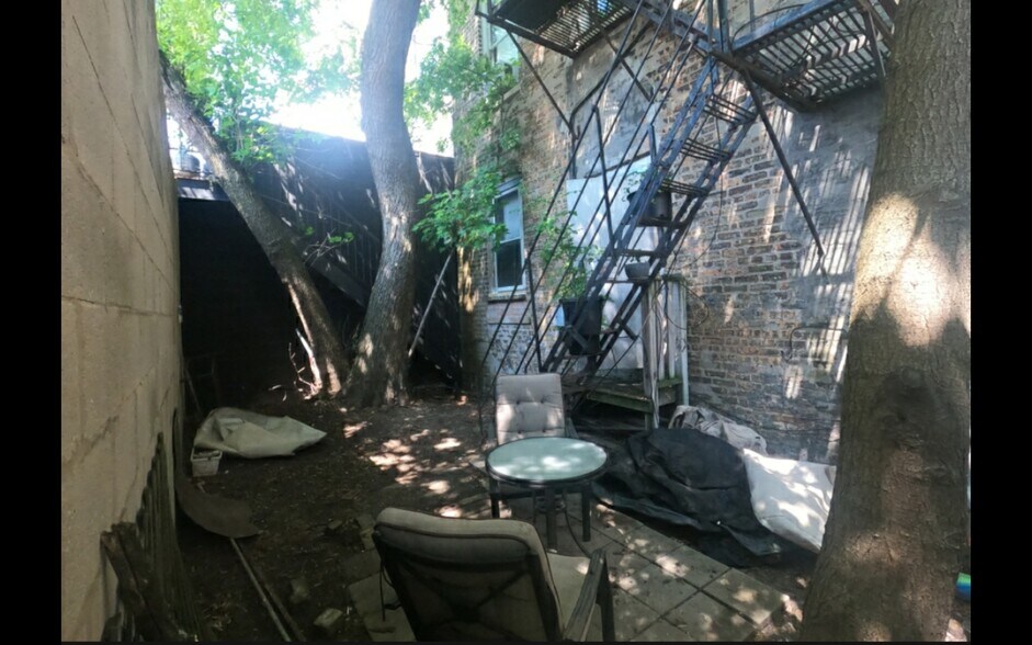 Building Photo - 3812 N Ashland Ave
