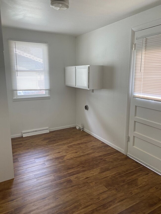 Building Photo - 3 Bedroom, 1 Bath Ranch Home in Northwest ...