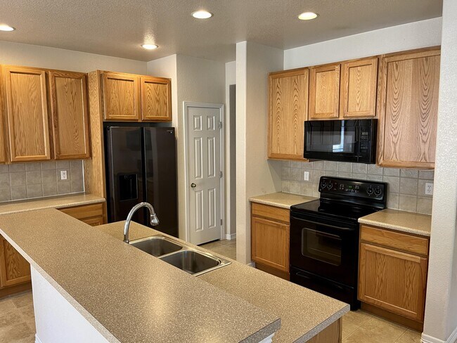 Building Photo - 7595 Fargo Dr