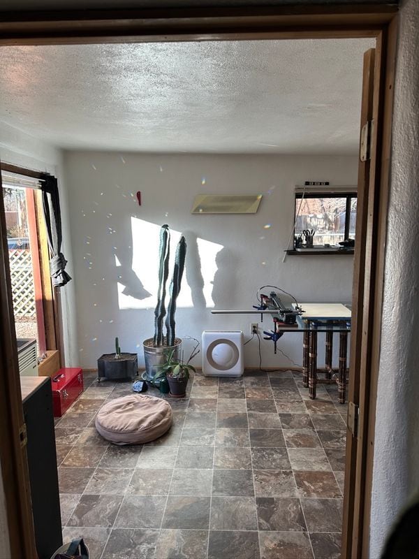 Building Photo - 332 Kit Carson Rd