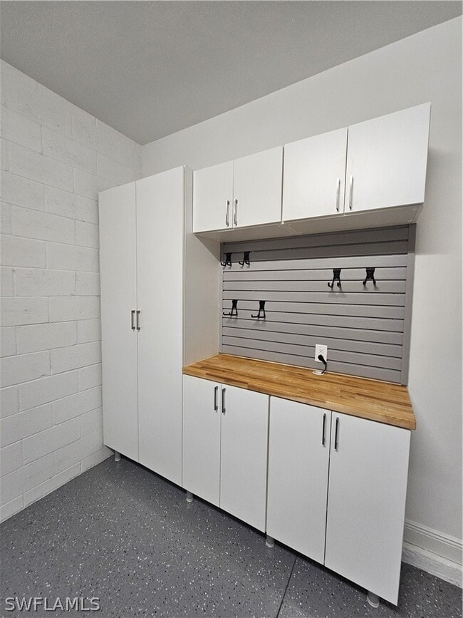 Building Photo - 6954 Avalon Cir