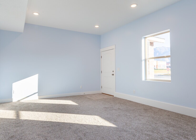 Building Photo - 291 N 200 W